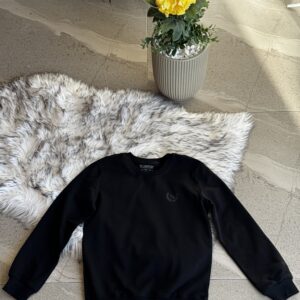 سويت شيرت أسود أنيق - الصورة 1