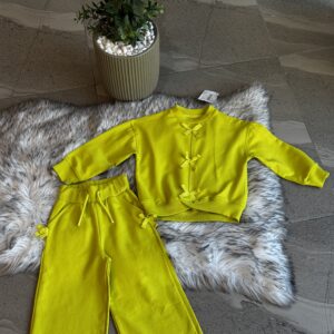 طقم أطفال أصفر عصري - الصورة 1