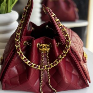 ⁦Chanel Burgundy Chain Bag (شانيل هوبو)⁩ - الصورة ⁦2⁩